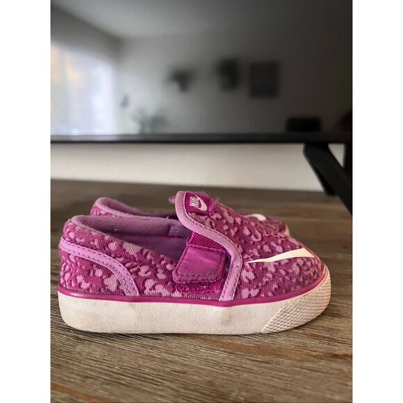 Nike Kids Toki Slip-on Sneakers - Size 4C - Picture 2 of 5